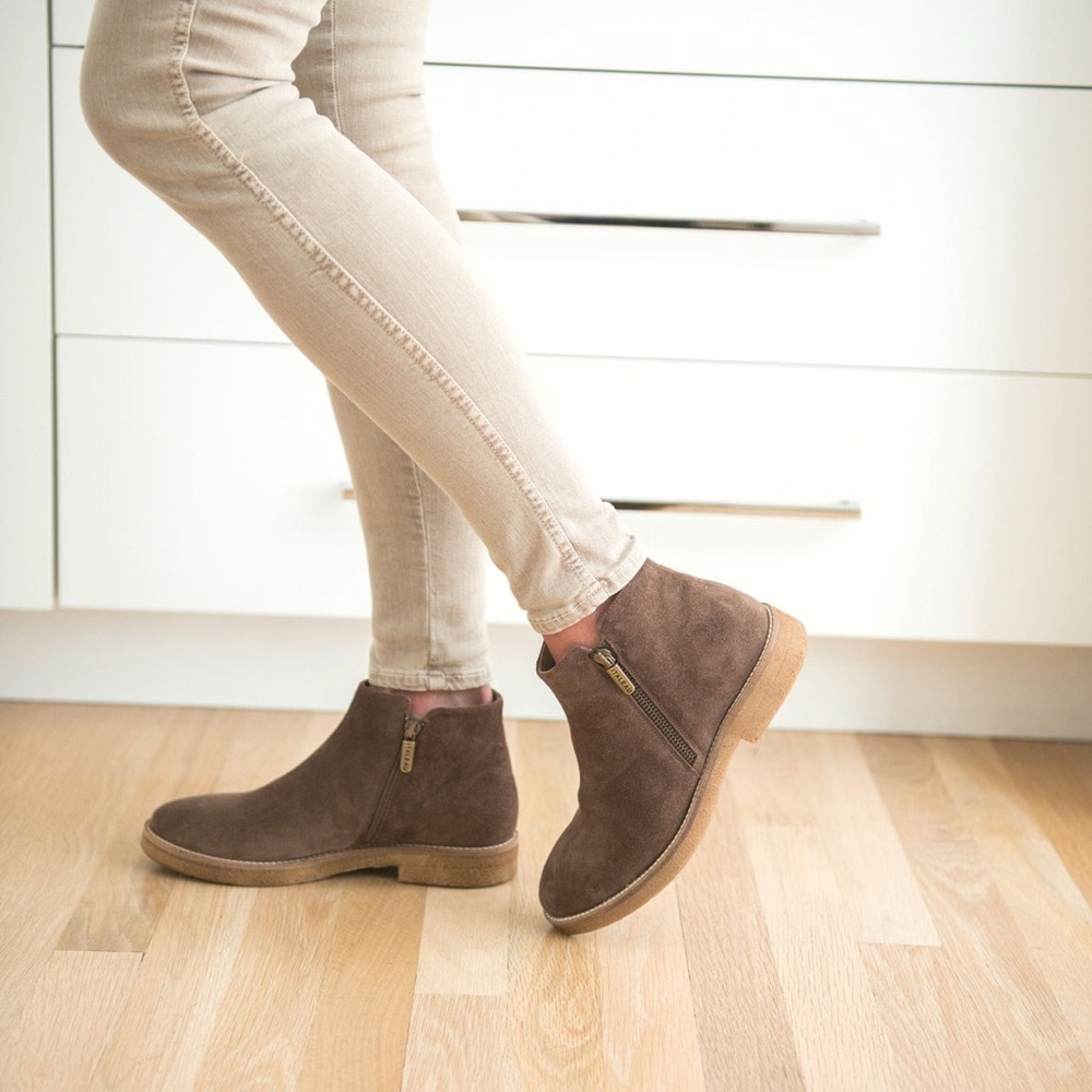 ITALEAU Foliana Waterproof Suede Boots Nut Brown Size EU/38 US/7.5 NIB Sold Out